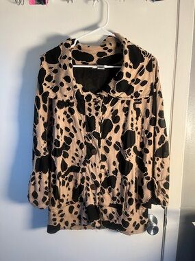 KEREN hart Black and Tan Animal Print Button-Front Top